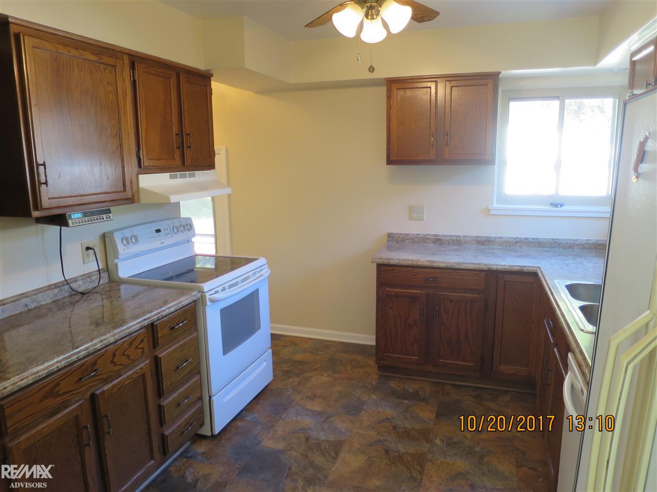 1690 Hampton Road Mount Clemens, MI 48043 - Photo 35 of 38 31333745-34.JPG
