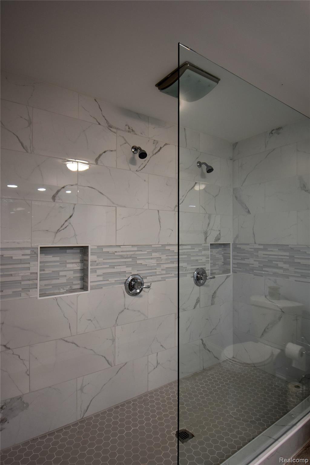 1900 Darwin Road Pinckney, MI 48169 - Photo 14 of 28 15 MASTER SHOWER.JPG