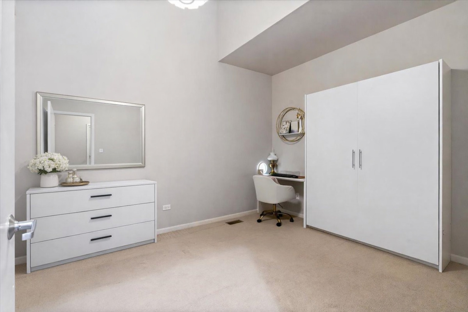 926 North Crosby Street Chicago, IL 60610 - Photo 14 of 19 a room with a dresser and a mirror