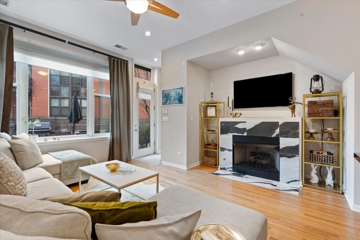926 North Crosby Street Chicago, IL 60610 - Photo 5 of 19 a living room with furniture and a flat screen tv
