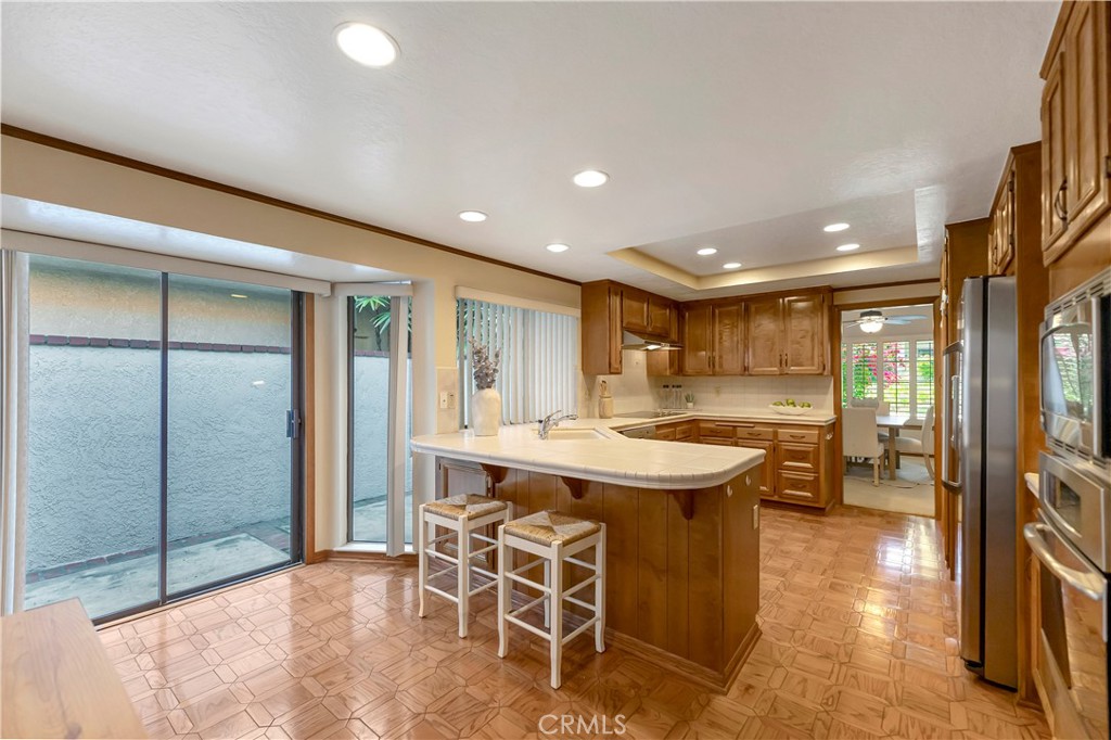6225 Riviera Circle Long Beach, CA 90815 - Photo 19 of 51 TILED COUNTERS, PARQUET FLOORING