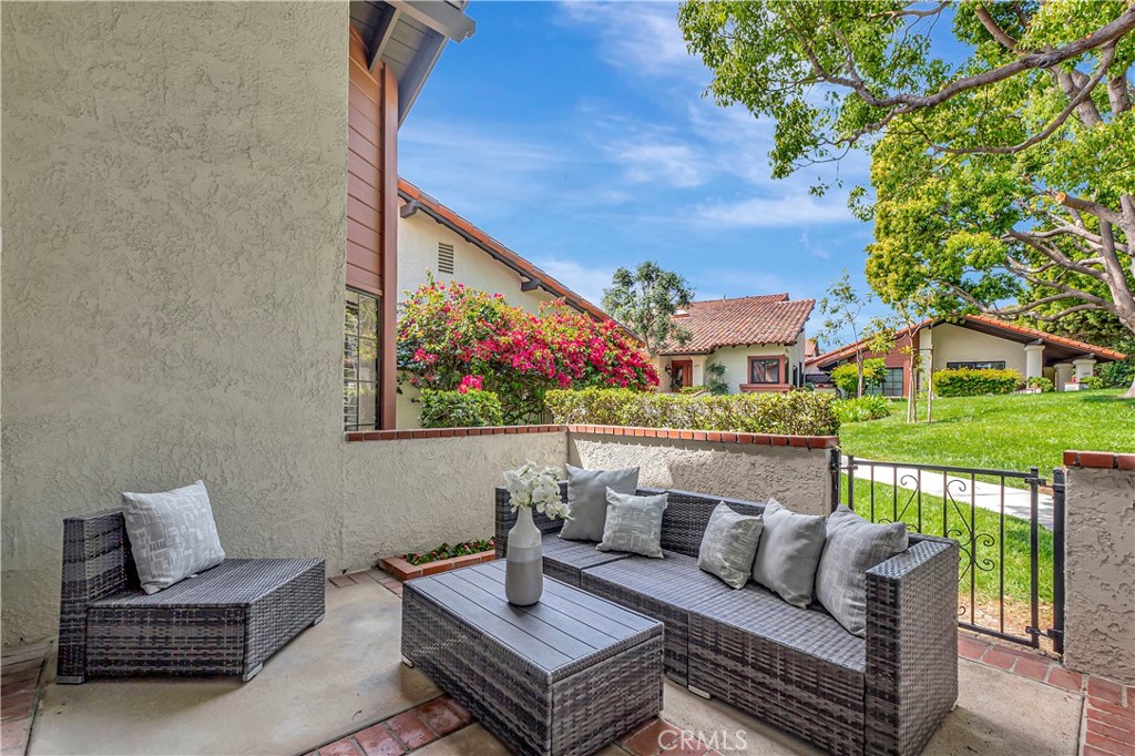 6225 Riviera Circle Long Beach, CA 90815 - Photo 6 of 51 PARK-LIKE VIEWS