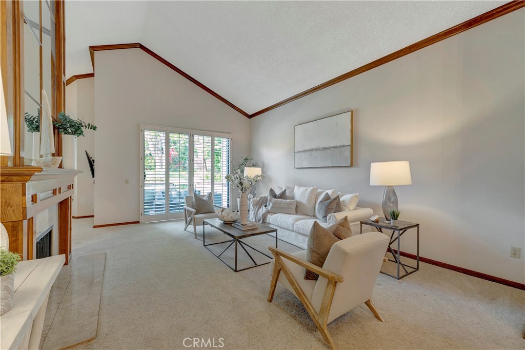 6225 Riviera Circle Long Beach, CA 90815 - Photo 10 of 51 HIGH VAULTED CEILING WITH CROWN MOLDING AND BASEBOARDS