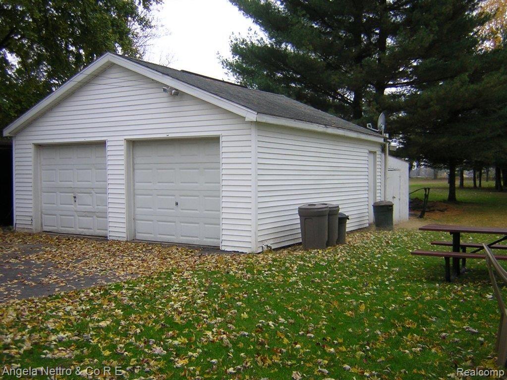 14299 Tuttle Hill Road Milan, MI 48160 - Photo 5 of 21 DOUBLE DOORS GARAGE