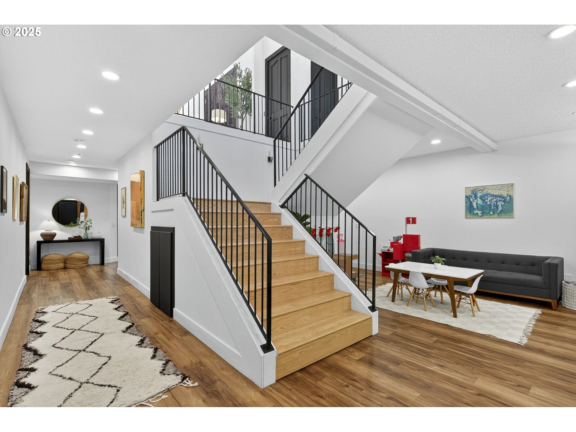 32520 Northeast Corral Creek Road Newberg, OR 97132 - Photo 29 of 48 a view of entryway and hall