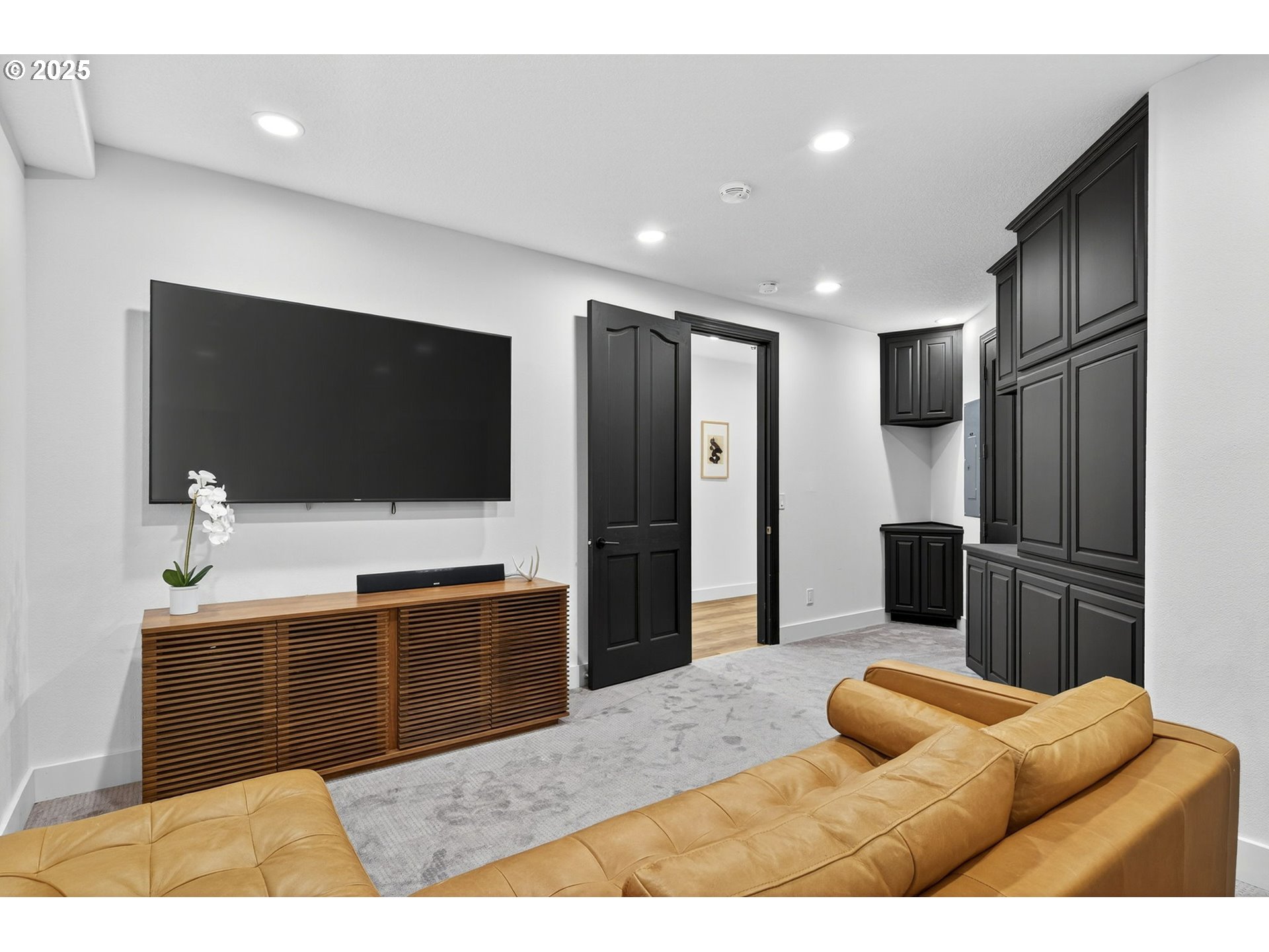 32520 Northeast Corral Creek Road Newberg, OR 97132 - Photo 30 of 48 a living room with furniture and a flat screen tv