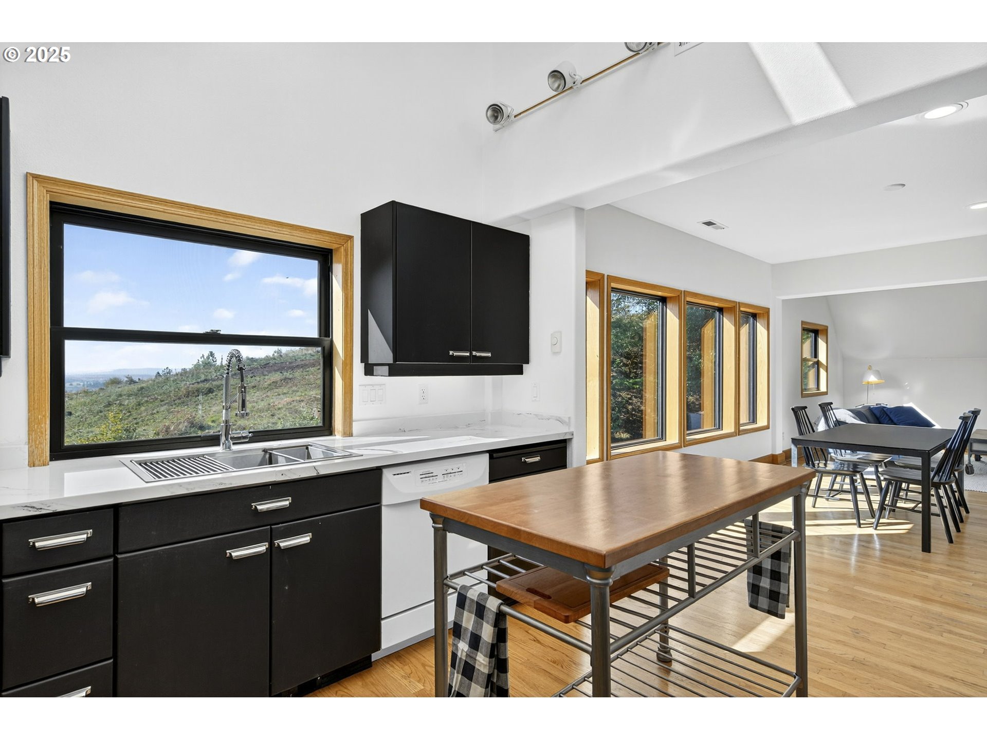 32520 Northeast Corral Creek Road Newberg, OR 97132 - Photo 40 of 48 a kitchen with a table chairs refrigerator and sink