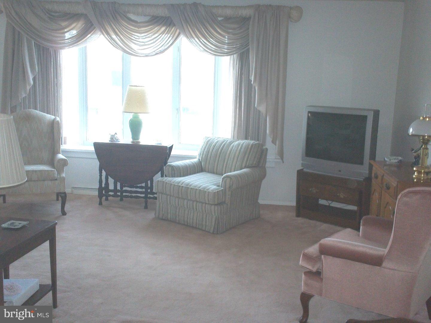 8911 Blue Grass Road Philadelphia, PA 19152 - Photo 9 of 24 Gallery Image 9