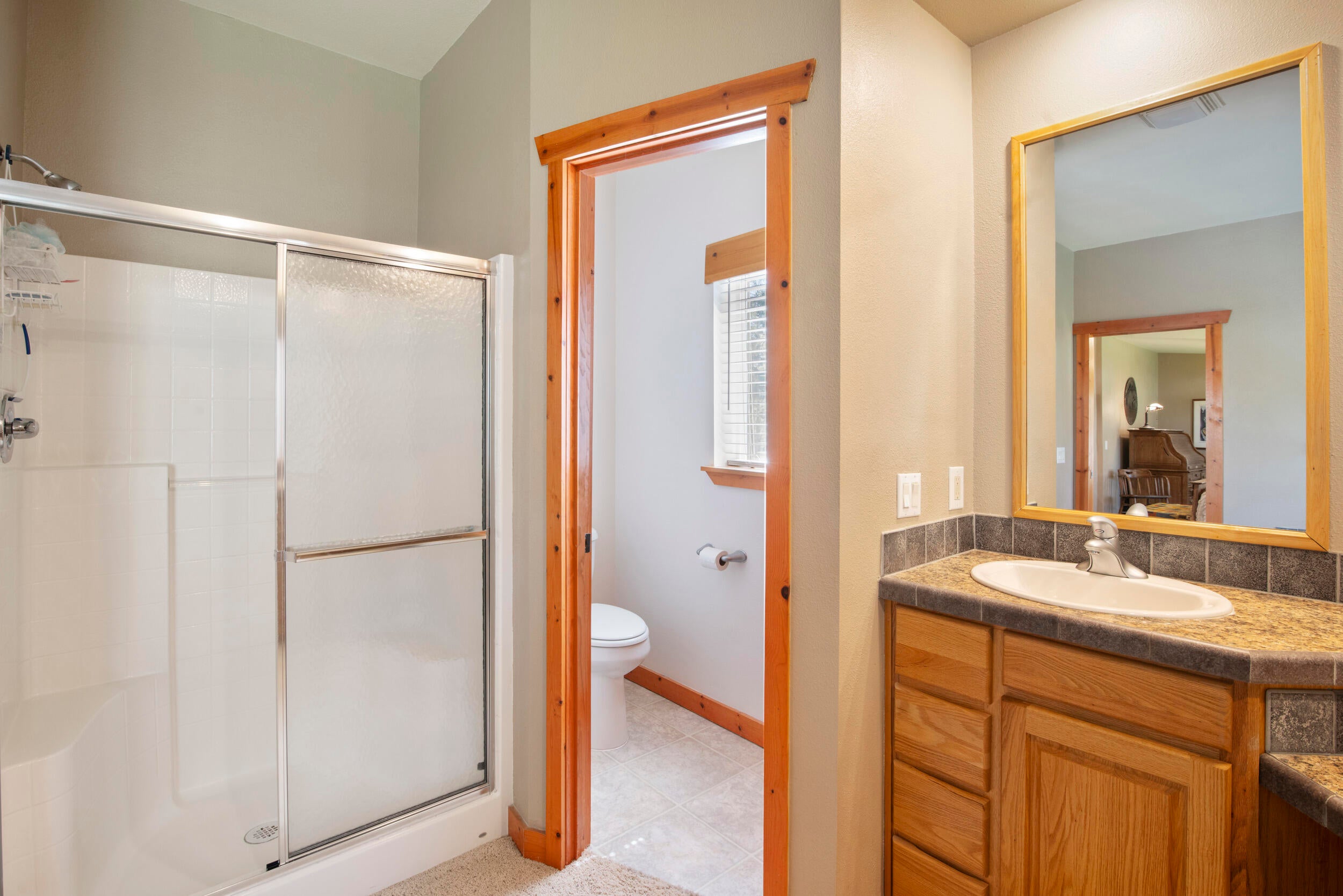 1838 Rector Drive La Pine, OR 97739 - Photo 38 of 69 primary bathoom
