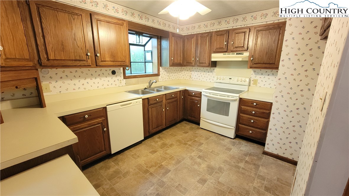 1197 Poplar Grove Road South Boone, NC 28607 - Photo 6 of 21