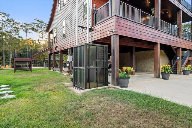 a view of a house with a backyard and a tree