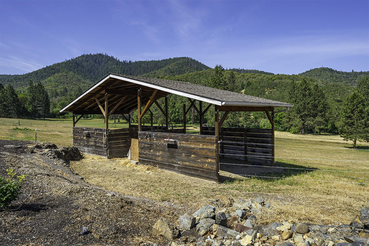 5388 Kane Creek Road Central Point, OR 97502 - Photo 31 of 48 DSC02098-HDR-Edit