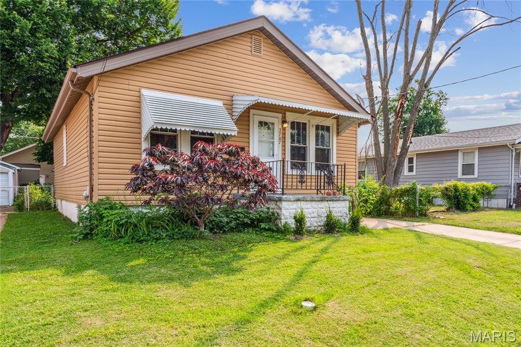 3707 Risch Avenue St. Louis, MO 63125 - Photo 2 of 27 Gallery Image 2