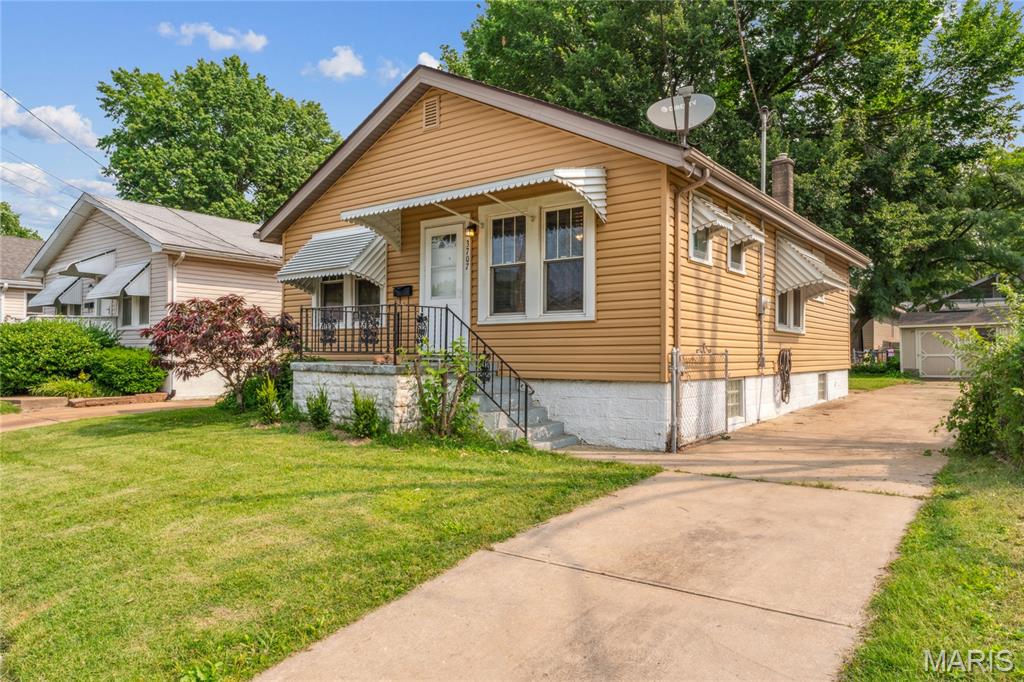 3707 Risch Avenue St. Louis, MO 63125 - Photo 3 of 27