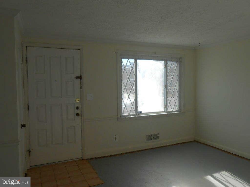 7442 Lawrence Road Dundalk, MD 21222 - Photo 4 of 14 Living Room