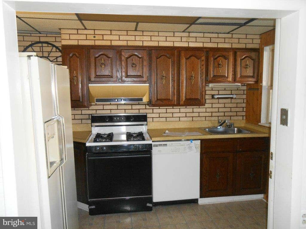 7442 Lawrence Road Dundalk, MD 21222 - Photo 7 of 14 Kitchen