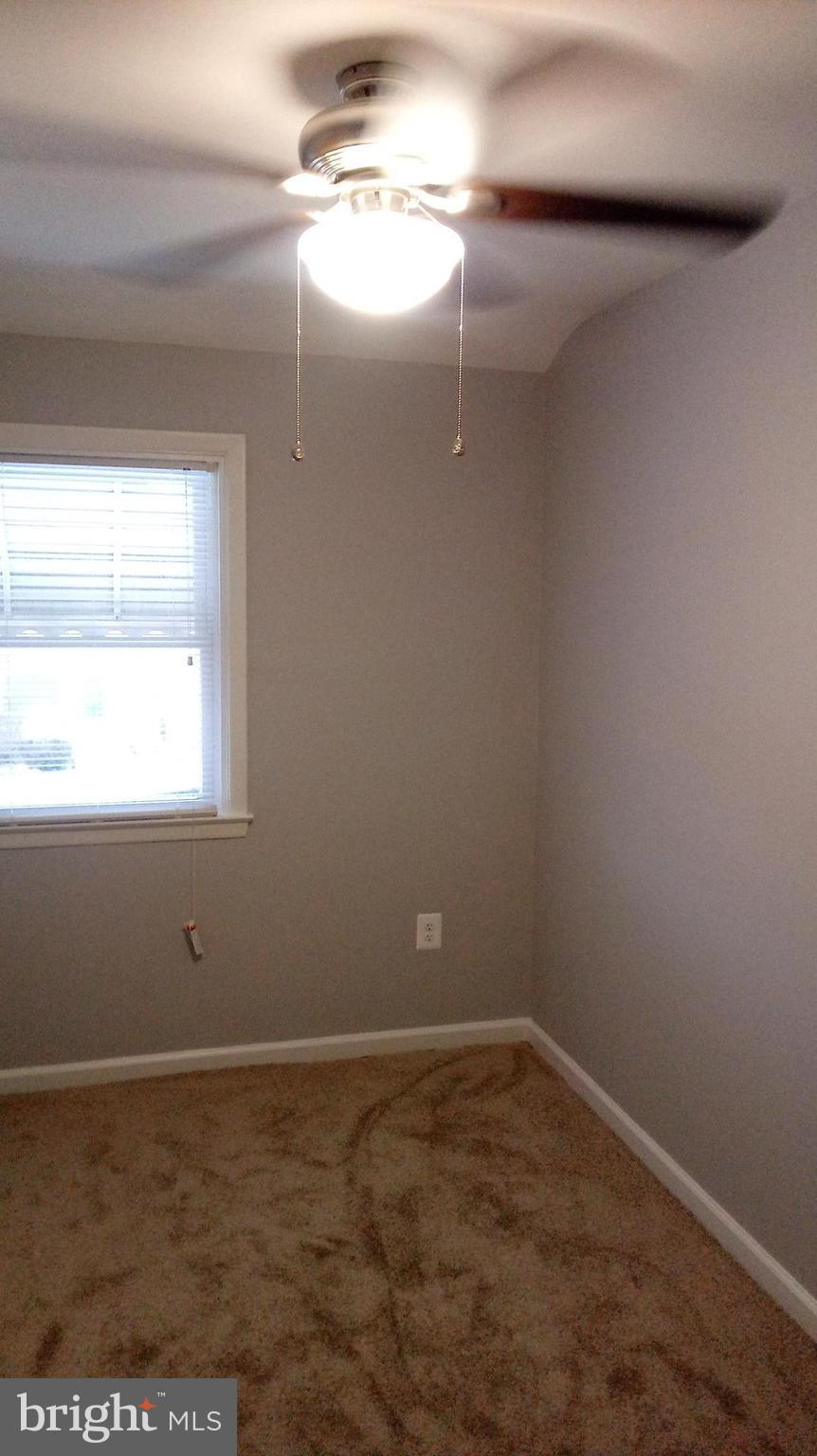 4405 Fenor Road Baltimore, MD 21227 - Photo 2 of 6 Dining Room