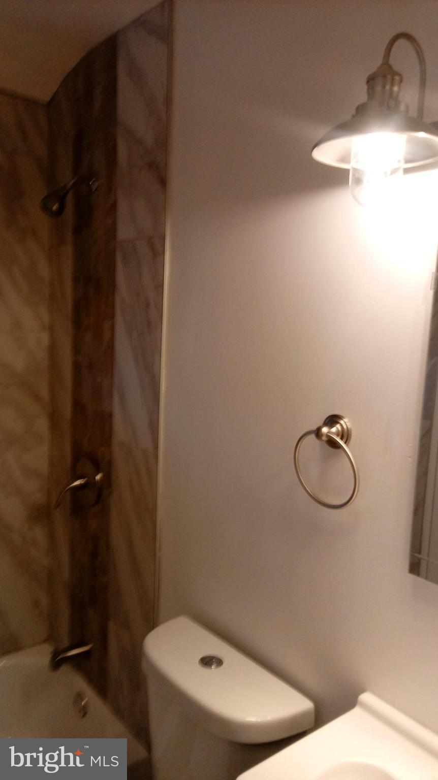 4405 Fenor Road Baltimore, MD 21227 - Photo 6 of 6 Bath