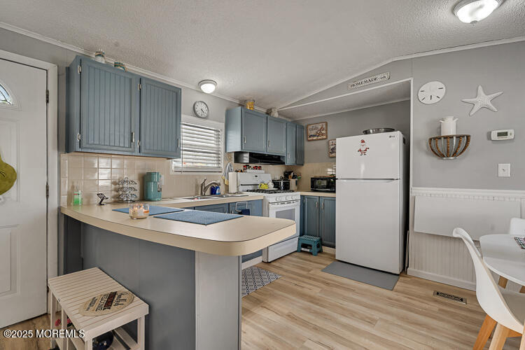 31 Sams Court Hazlet, NJ 07730 - Photo 6 of 15 DSC02987