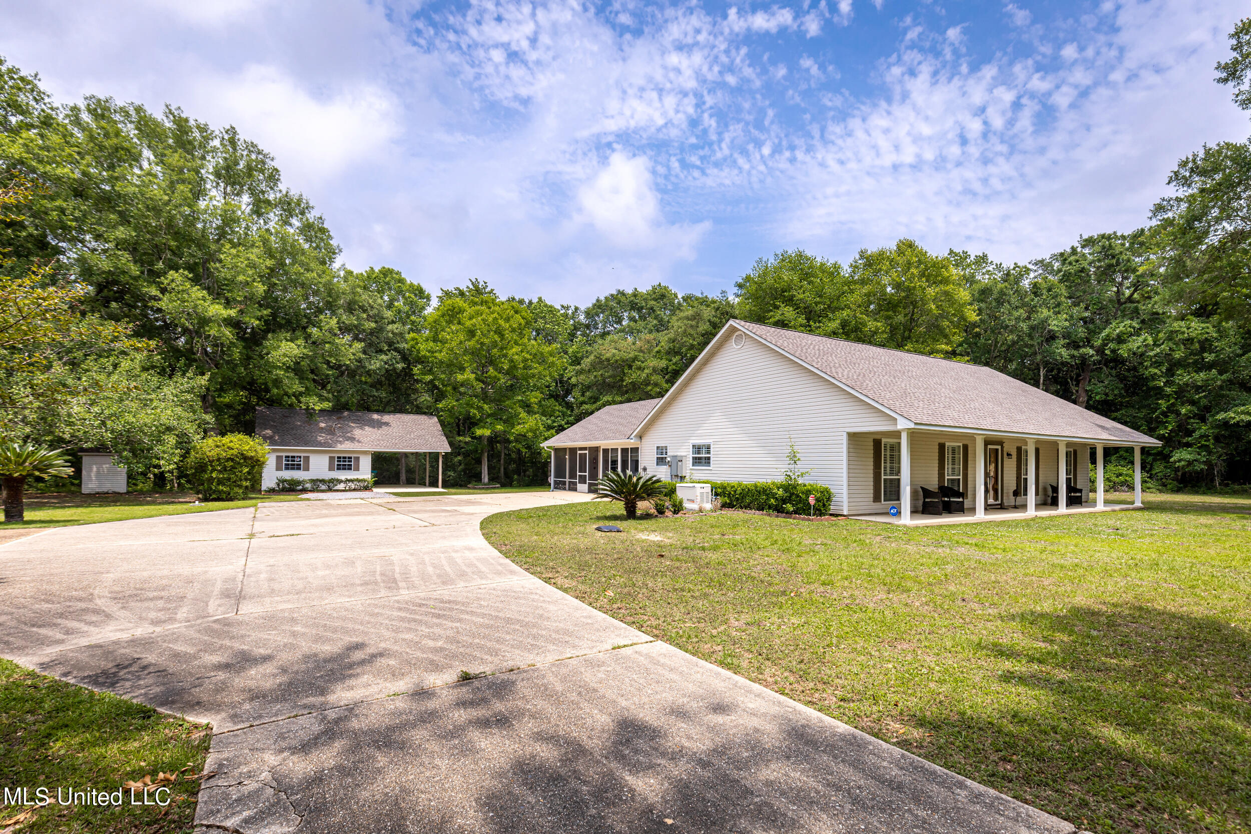 2100 Old Shell Landing Road Ocean Springs, MS 39564 - Photo 3 of 57 IMG_5530