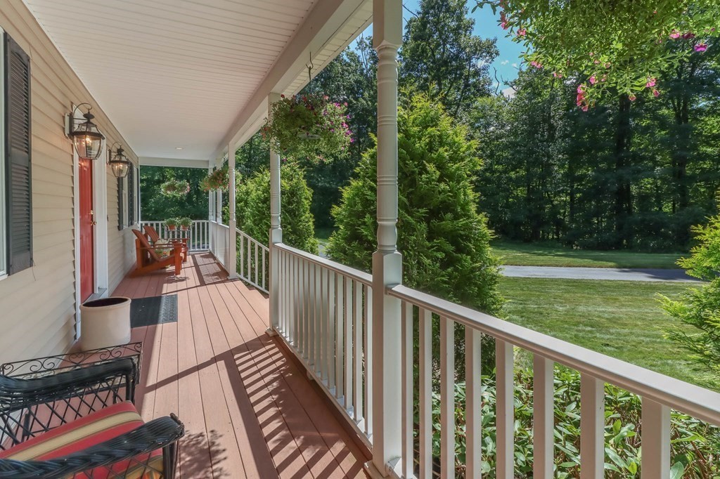 38 Lakeview Road Foxboro, MA 02035 - Photo 3 of 33 Gallery Image 3