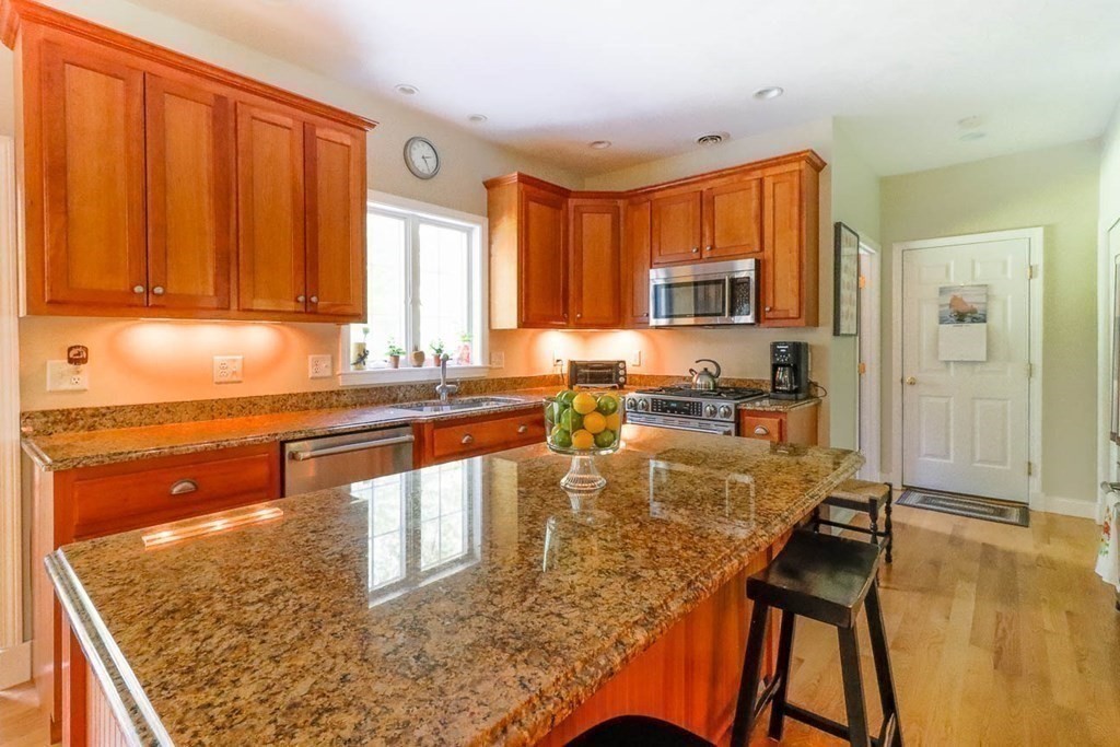 38 Lakeview Road Foxboro, MA 02035 - Photo 9 of 33 Gallery Image 9