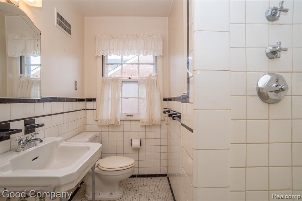 20151 Stratford Road Detroit, MI 48221 - Photo 37 of 44