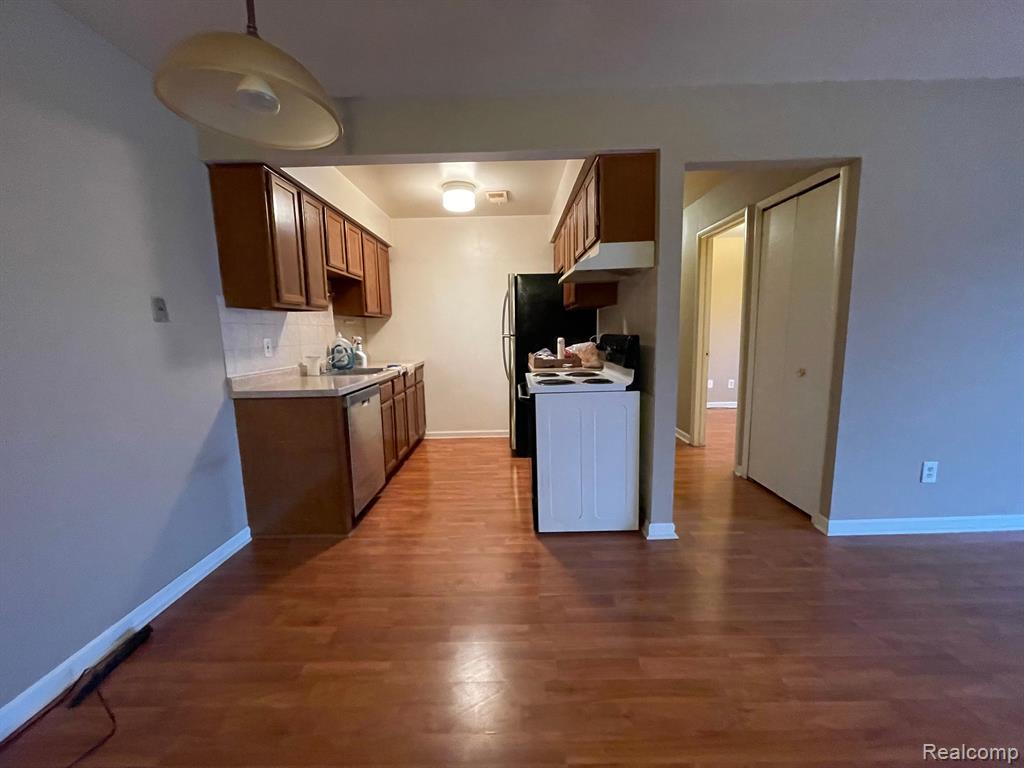 43284 Mound Road, Unit 406 Sterling Heights, MI 48314 - Photo 3 of 18 Gallery Image 3