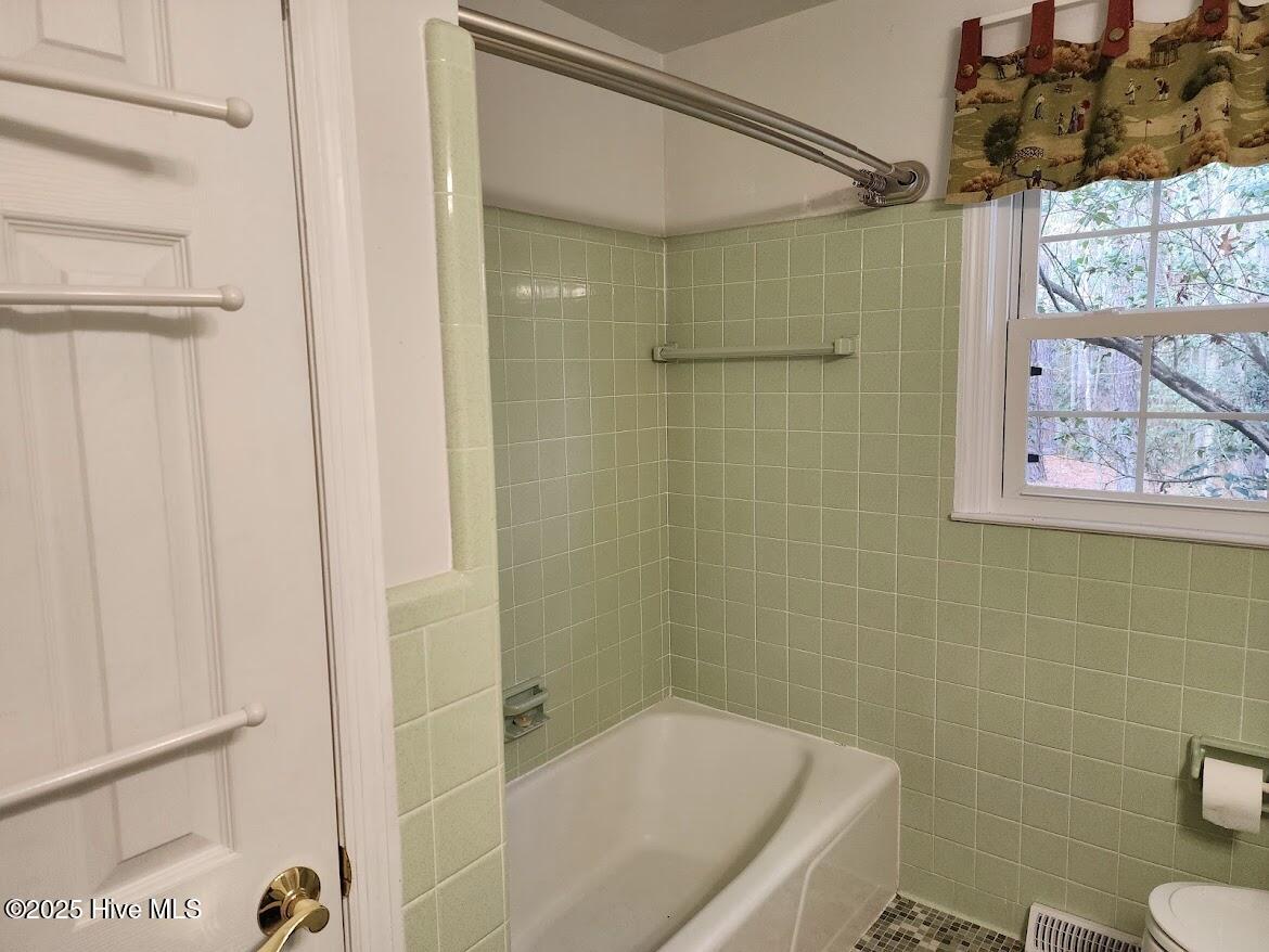 107 South Lakeshore Drive Whispering Pines, NC 28327 - Photo 20 of 32 20231229_114223