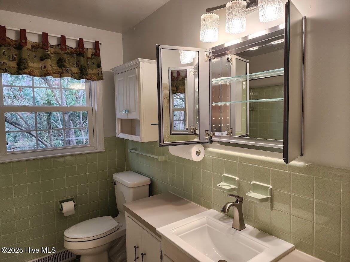 107 South Lakeshore Drive Whispering Pines, NC 28327 - Photo 21 of 32 20231229_114354