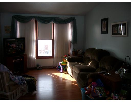 272 Hazel Kirk Road Monongahela, PA 15063 - Photo 3 of 18 Living Room.
