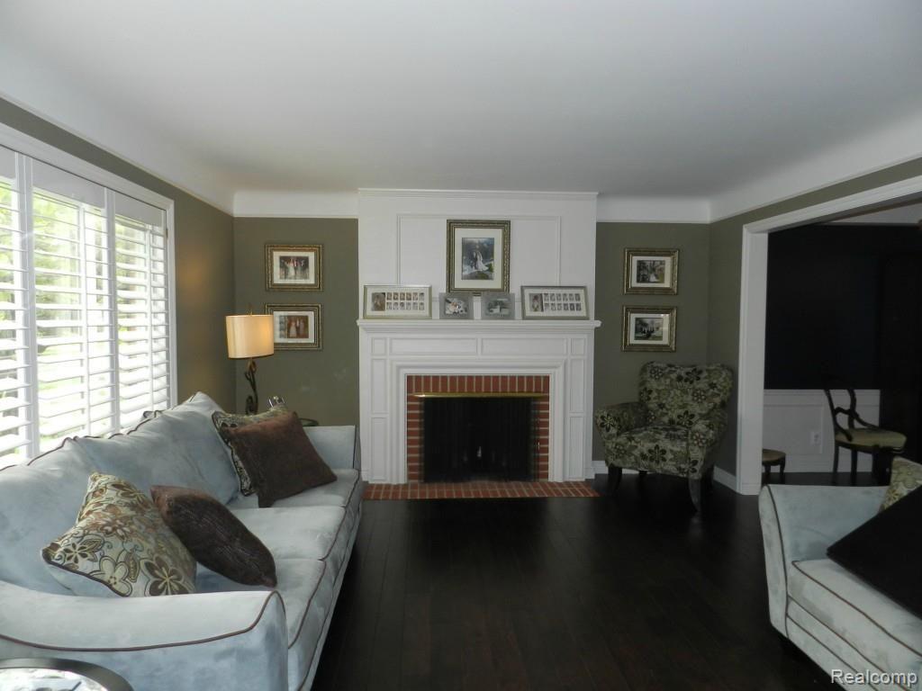 1622 Newcastle Road Grosse Pointe, MI 48236 - Photo 5 of 24 DSCN2543.jpg