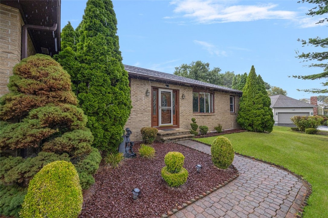 65 Janet Drive Cranston, RI 02921 - Photo 4 of 46