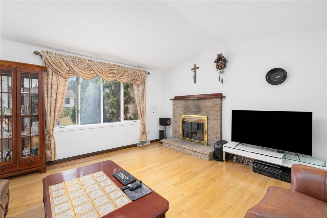 65 Janet Drive Cranston, RI 02921 - Photo 7 of 46