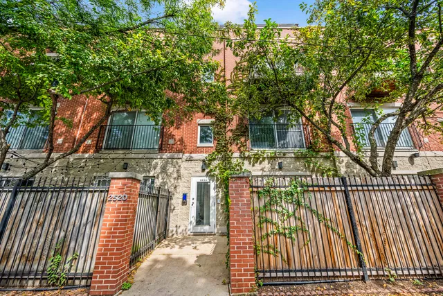 $475,000 | 2520 West Bloomingdale Avenue, Unit B, Chicago, IL 60647