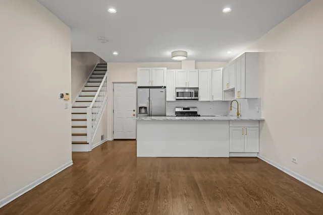 $475,000 | 2520 West Bloomingdale Avenue, Unit B, Chicago, IL 60647