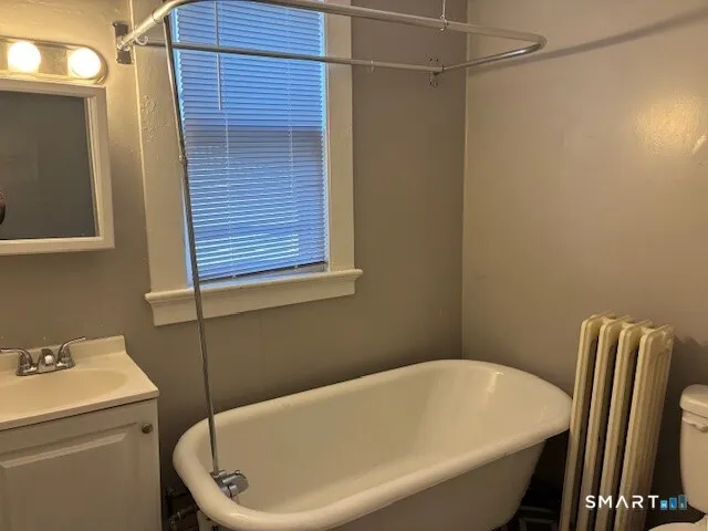 $950 | 444 West Street, Bristol, CT 06010