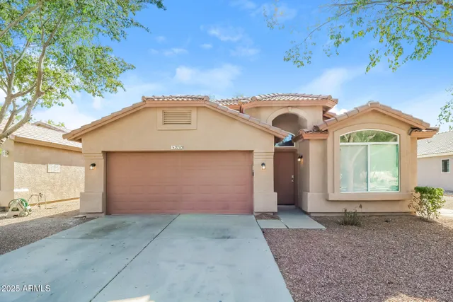 $2,325 | 2703 East Campo Bello Drive, Phoenix, AZ 85032
