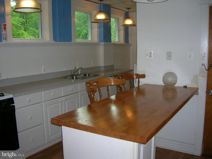 116 Fitzwatertown Road Willow Grove, PA 19090 - Photo 8 of 16 Kitchen