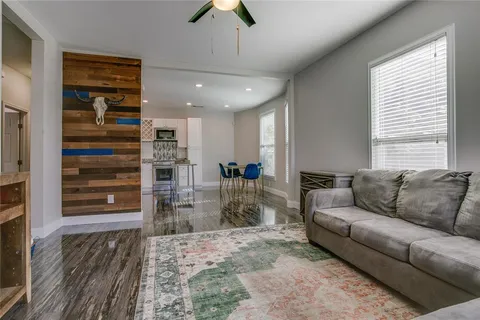 $370,500 | 834 South Polk Street, Dallas, TX 75208