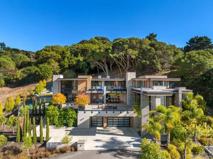 $8,477,000 | 3 Trestle Glen Circle, Tiburon, CA 94920