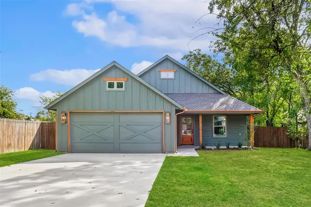 $299,500 | 107 South 6th Street, Godley, TX 76044