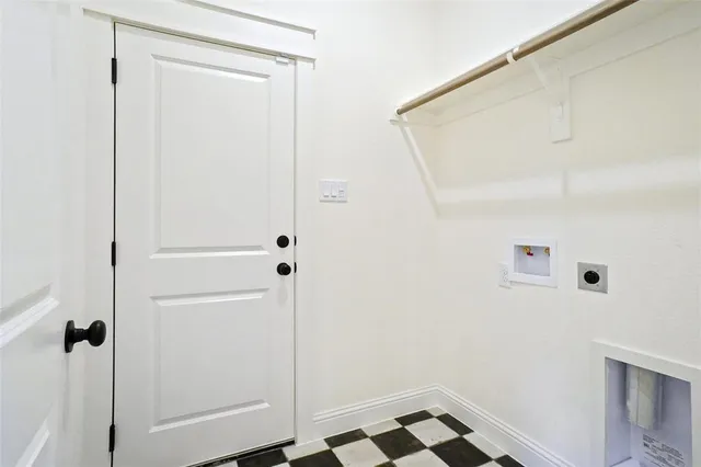 $299,500 | 107 South 6th Street, Godley, TX 76044