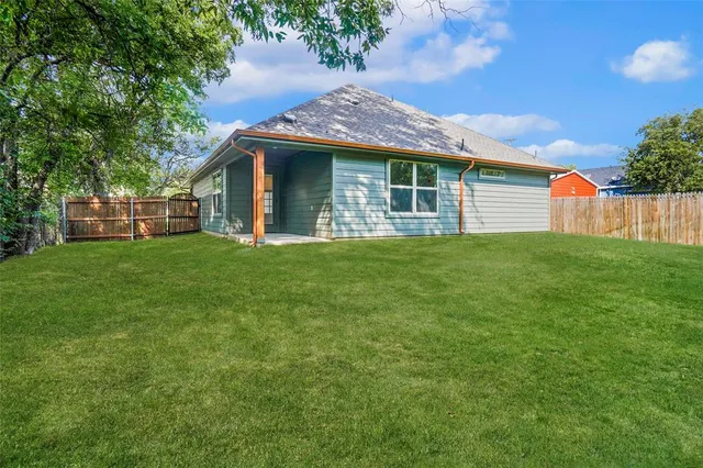 $299,500 | 107 South 6th Street, Godley, TX 76044