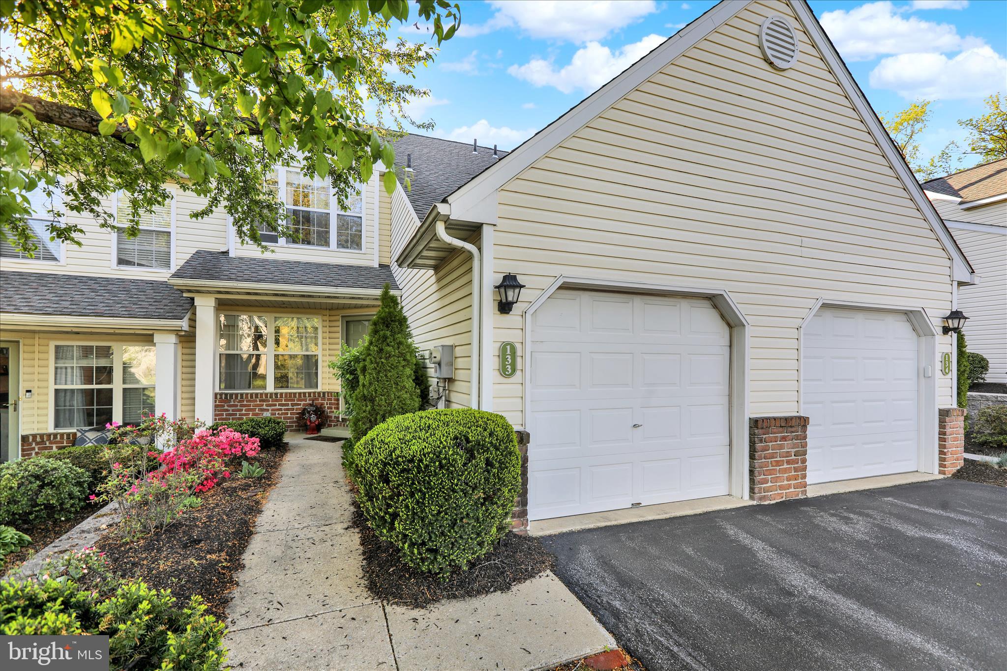 133 Hickory Lane Reading, PA 19610 - Photo 2 of 34 360_8205