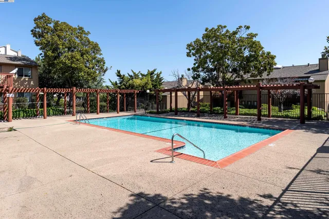 $730,000 | 20111 West Ridge Court, Unit 12, Castro Valley, CA 94546