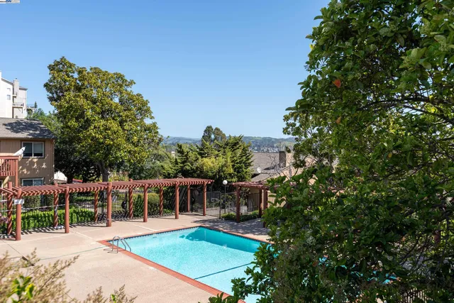 $730,000 | 20111 West Ridge Court, Unit 12, Castro Valley, CA 94546