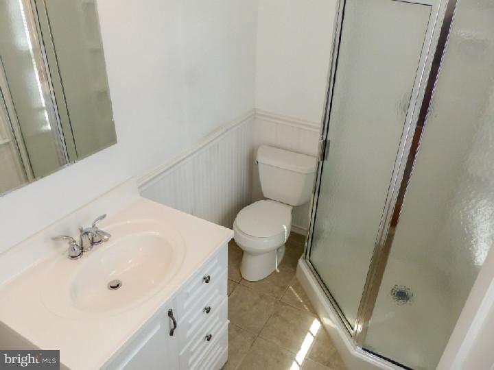 10821 Knights Road Philadelphia, PA 19154 - Photo 16 of 25 Master Bathroom
