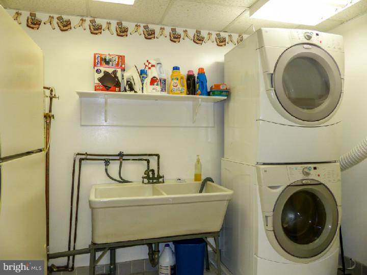 10821 Knights Road Philadelphia, PA 19154 - Photo 20 of 25 Laundry Room