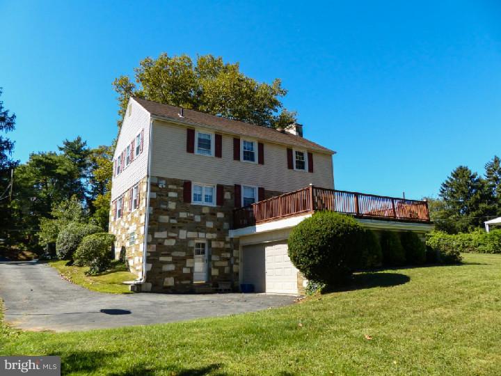 10821 Knights Road Philadelphia, PA 19154 - Photo 24 of 25 Exterior Back